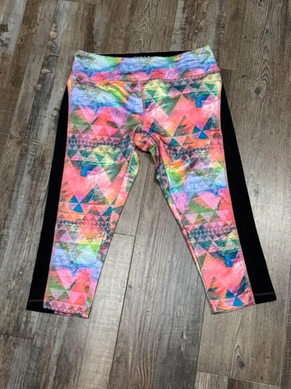 LuLaRoe "Simply Comfortable" Capri Leggings Size Medium